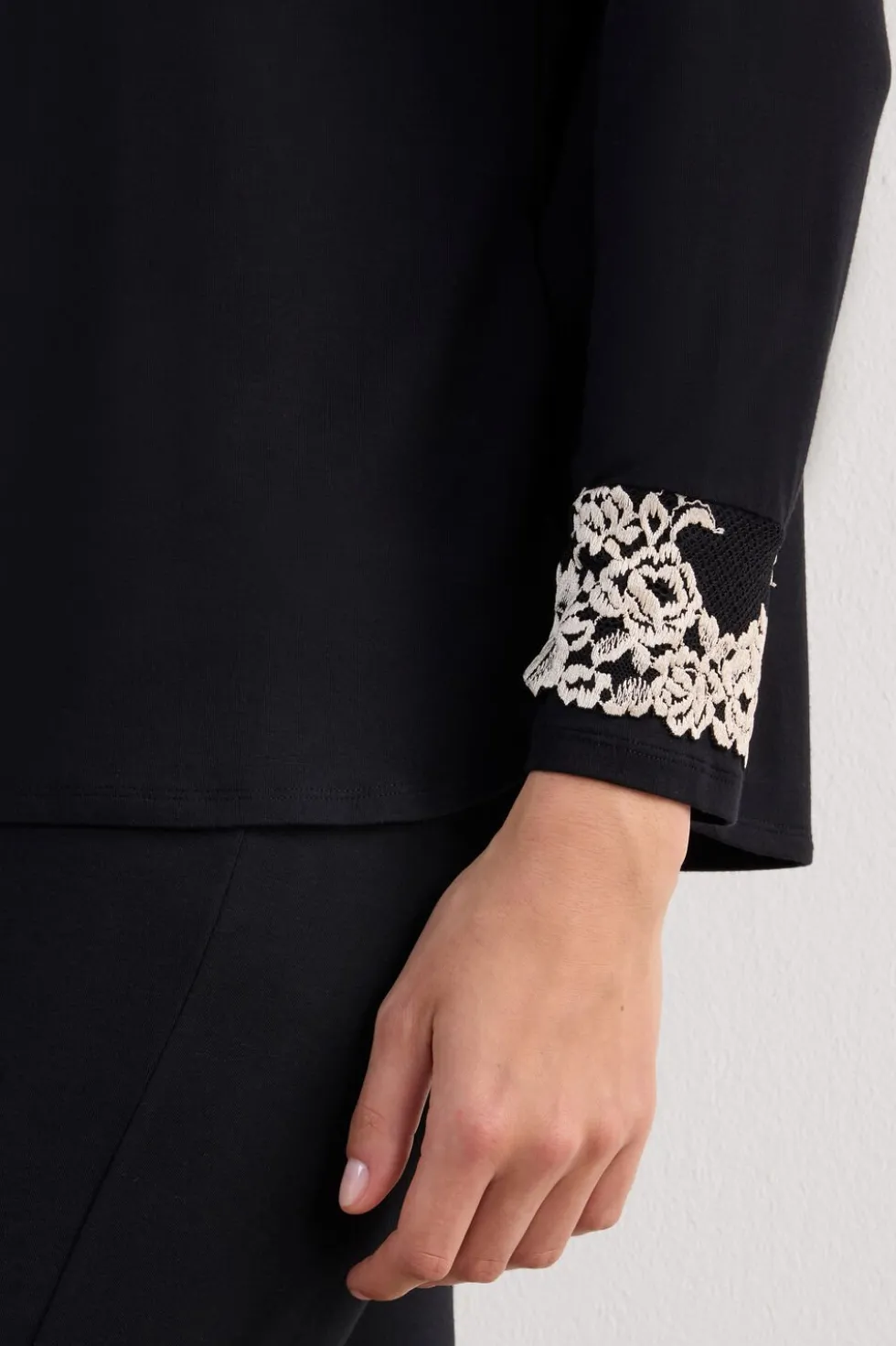 Pretty Flowers Modal Top