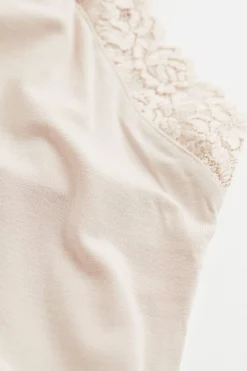 Pretty Flowers Modal Top